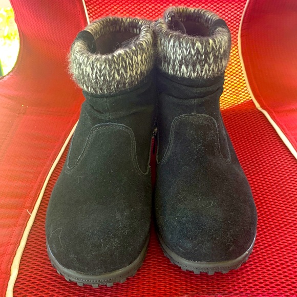 NWOT Khombu SUPER comfy and warm boots-great for Spring weather! - Picture 1 of 6